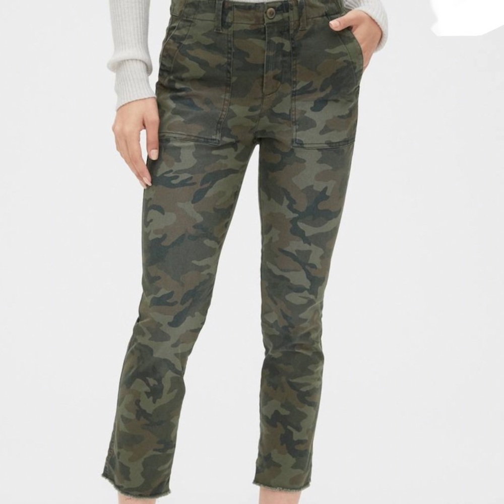 Gap Girlfriend Utility Chino in Camouflage